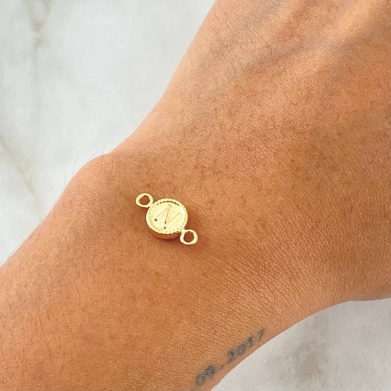 Charm Letter N 0.45gr / 1.5cm / Yellow Gold Edged Circle 18K