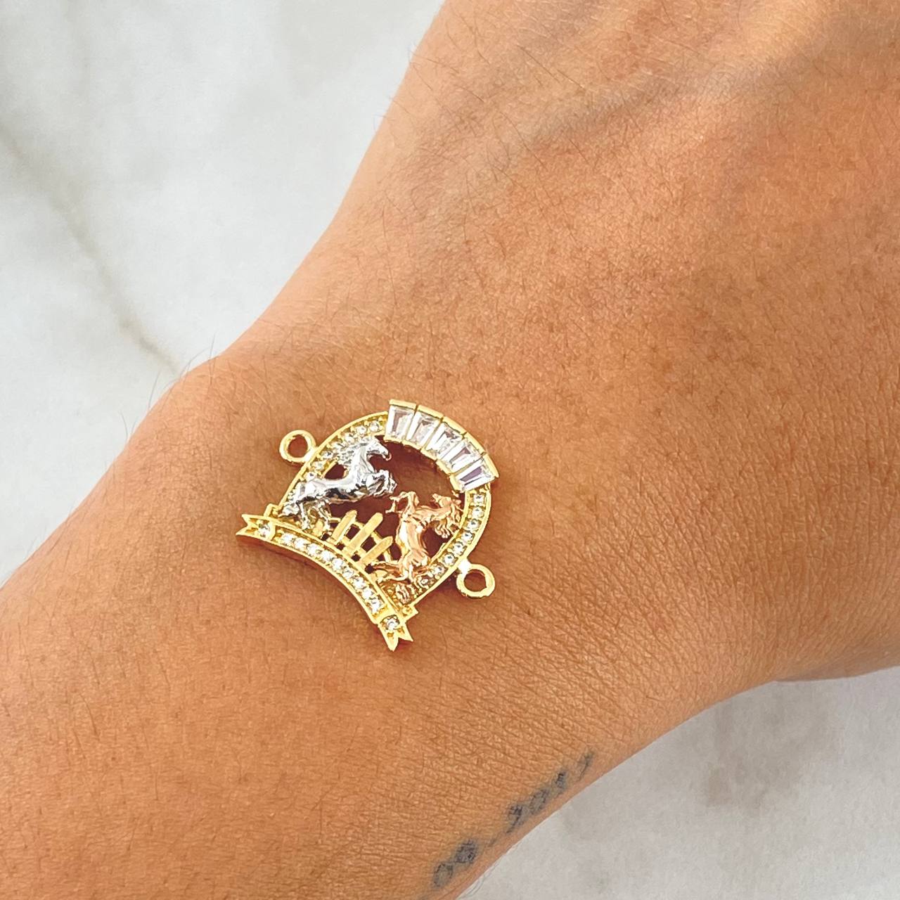 Charm Horseshoe Horses 2.65gr / 2.2cm / White Zircons Three 18K Golds