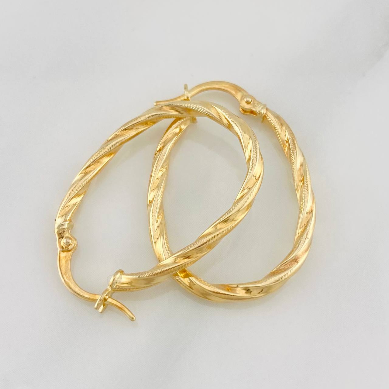 Hoop Earrings Mary Oval 1.5g / 1 1/4 in 18K Yellow Gold