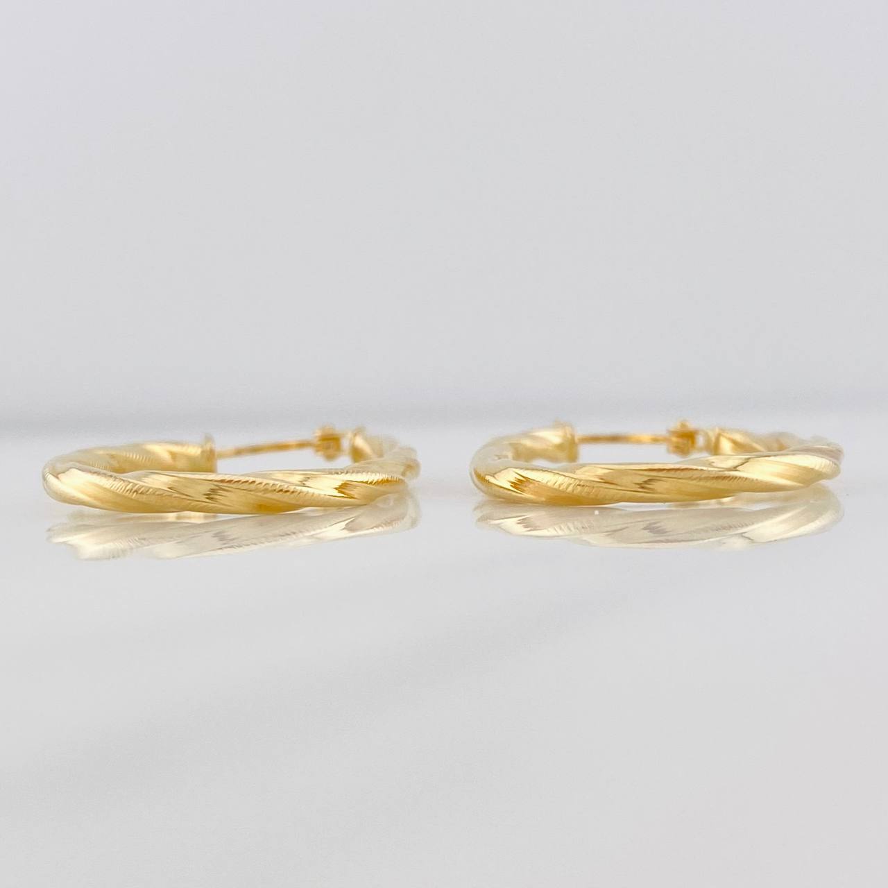 Hoop Earrings Mary Oval 1.5g / 1 1/4 in 18K Yellow Gold
