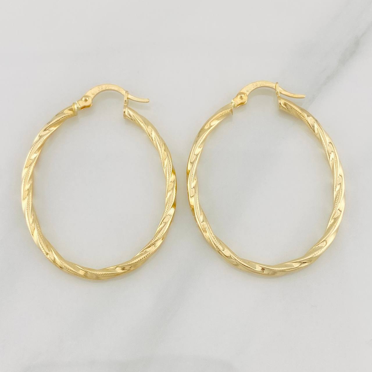 Hoop Earrings Mary Oval 1.9g / 1 1/2 in 18K Yellow Gold