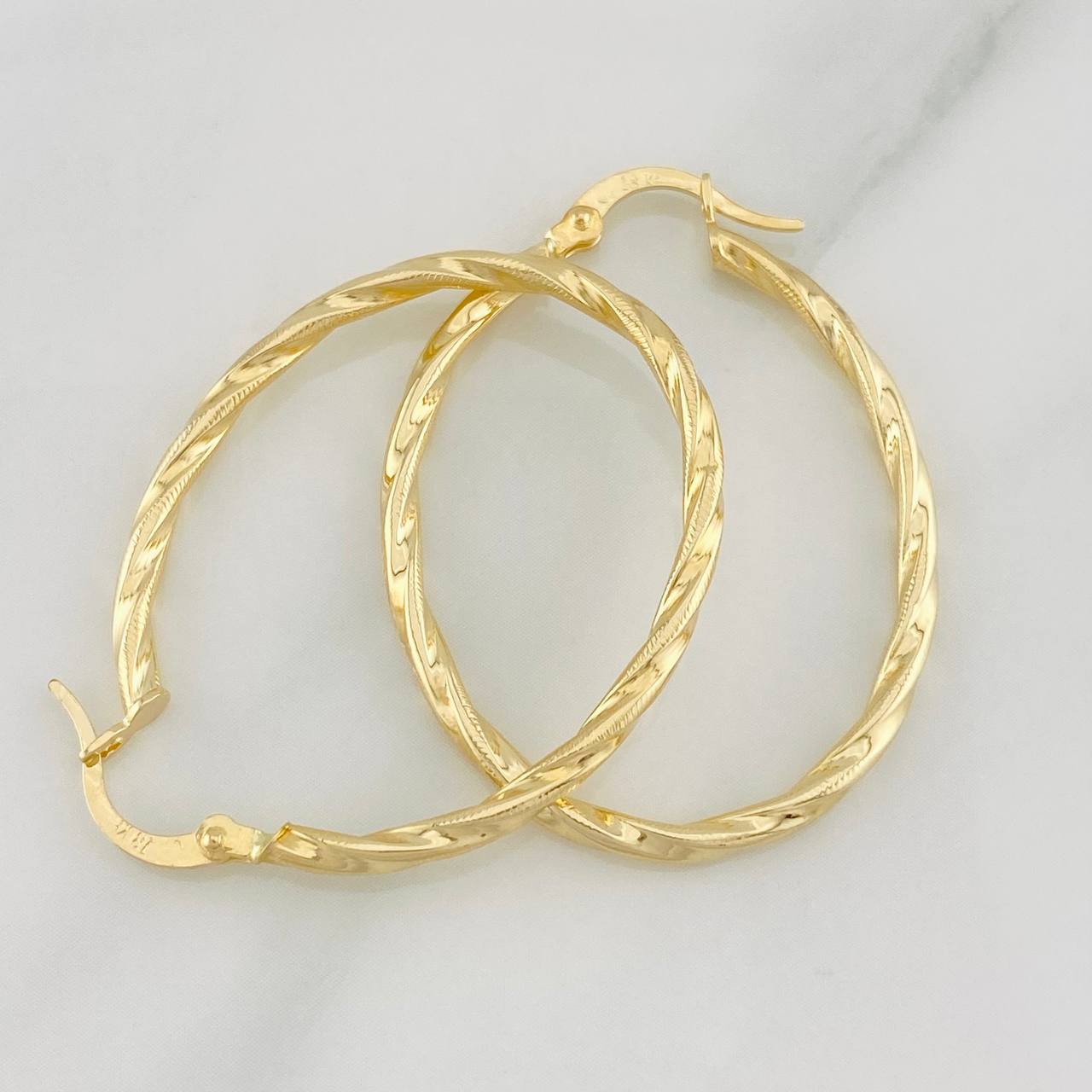Hoop Earrings Mary Oval 1.9g / 1 1/2 in 18K Yellow Gold
