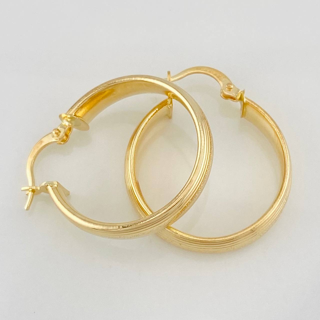 Hoop Earrings Winter 2.9g / 1 1/4 in 18K Yellow Gold