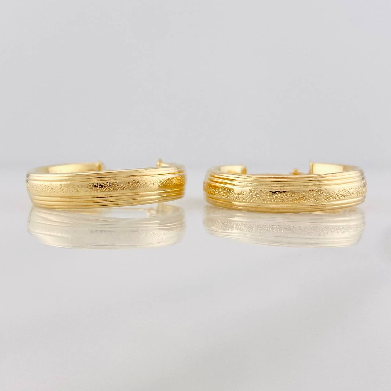 Hoop Earrings Winter 2.9g / 1 1/4 in 18K Yellow Gold
