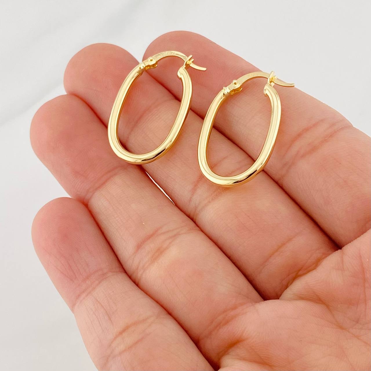 Hoop Earrings Jass Oval 1.55g / 1 in 18K Yellow Gold