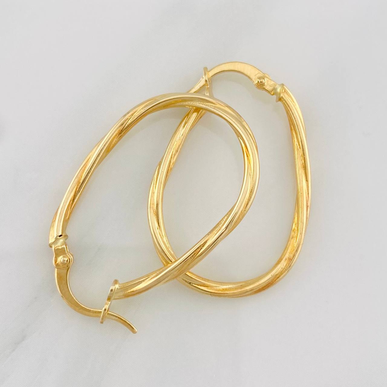 Hoop Earrings Arielle Oval 1.4g / 1 1/4 in 18K Yellow Gold