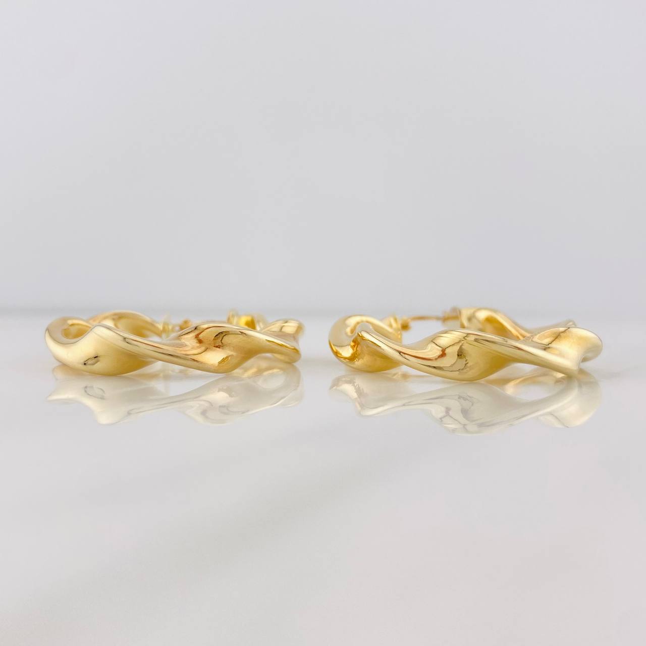 Hoop Earrings Demi 6.15g / 1 1/2 in 18K Yellow Gold