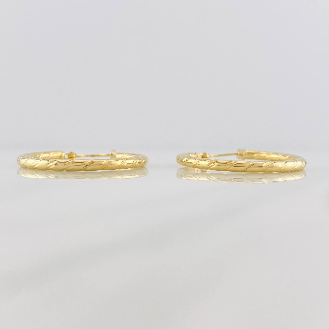Hoop Earrings Kataleya 1.95g / 1 1/4 in 18K Yellow Gold