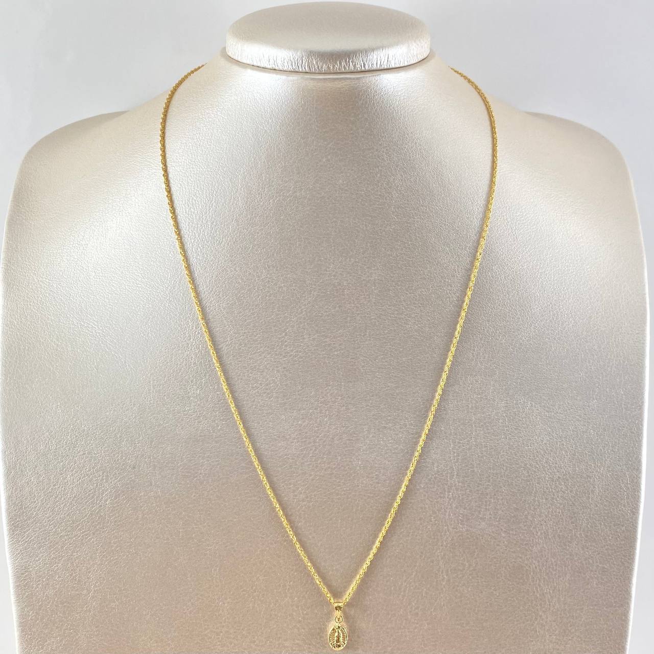 Set Cadena Lazo 1gr / 45cm / 1.2mm + Dije Virgen Guadalupe 0.35gr / 1.5cm Cargador Bordeado 1.3gr Oro Amarillo 18K (Oferta)