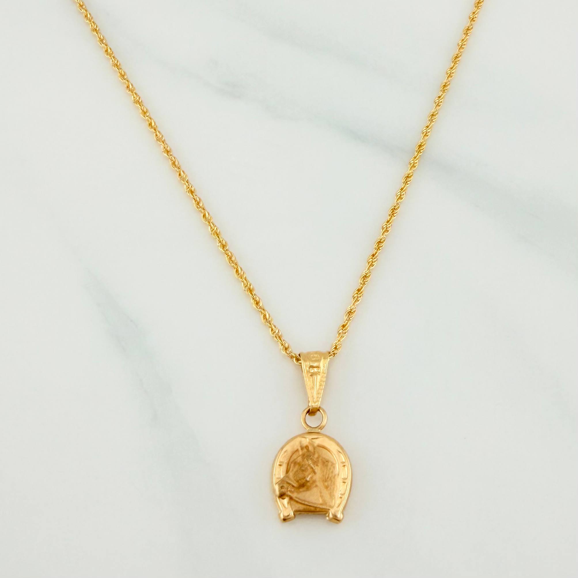 Set Rope Chain + Horse Shoe Pendant / 1.8gr / 23 1/2 in 18K Yellow Gold