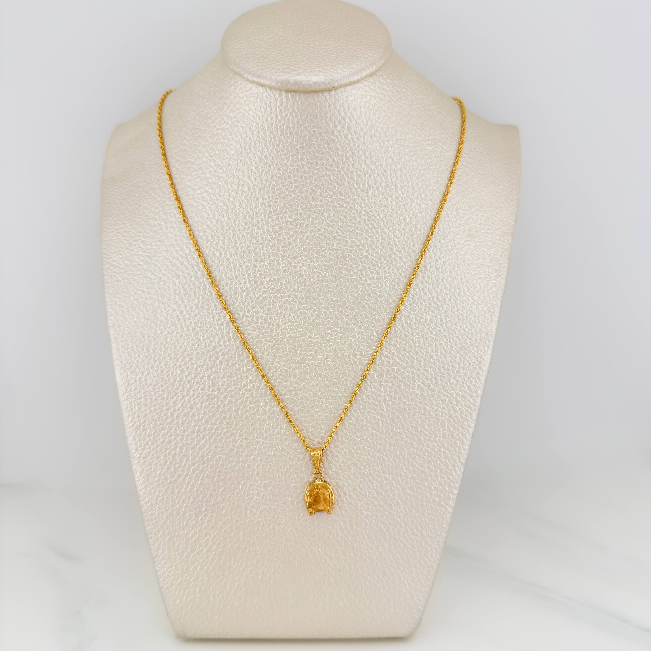 Set Rope Chain + Horse Shoe Pendant / 1.8gr / 23 1/2 in 18K Yellow Gold