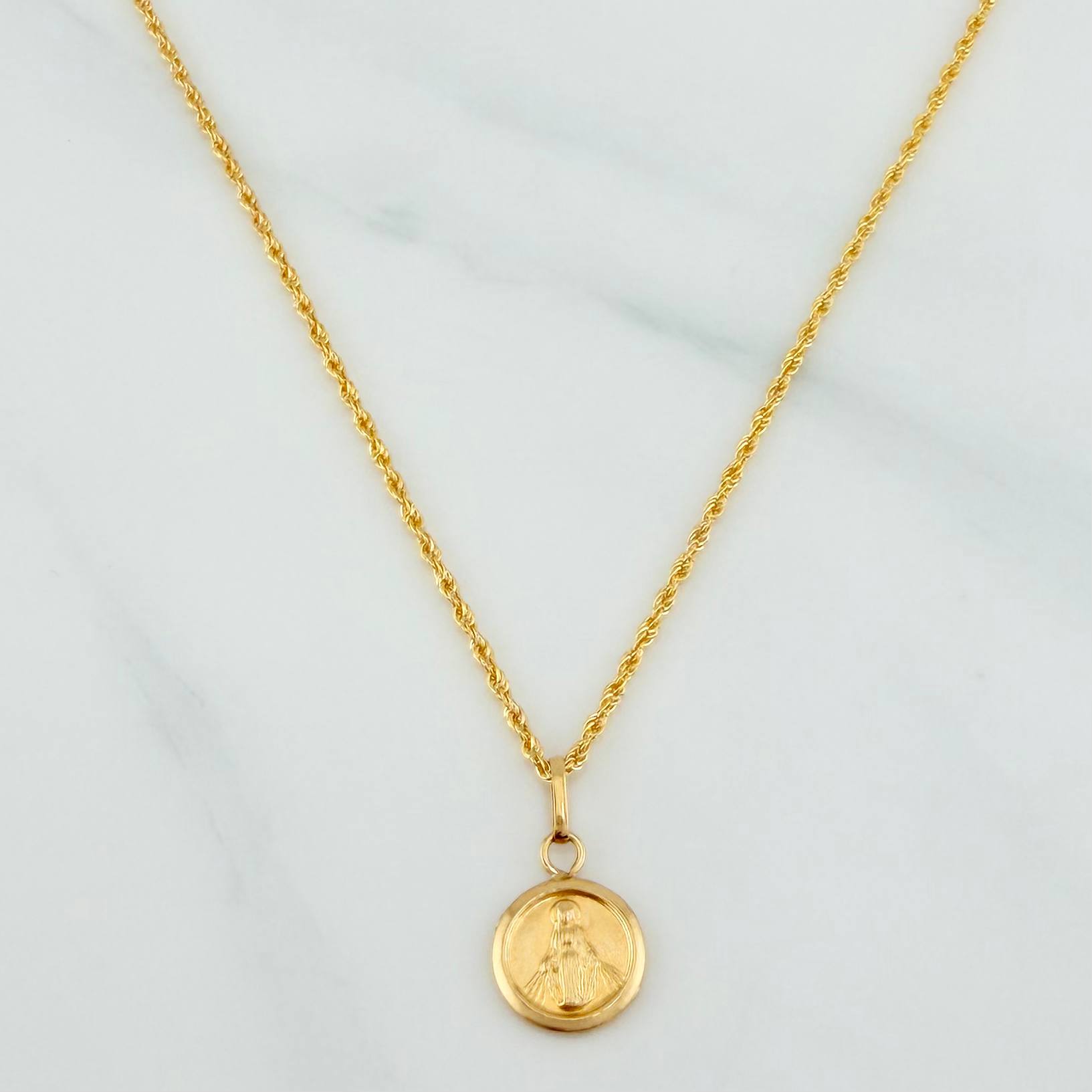 Rope Chain Set + Miraculous Virgin Pendant / 1.45gr / 19 3/4 in 18K Yellow Gold