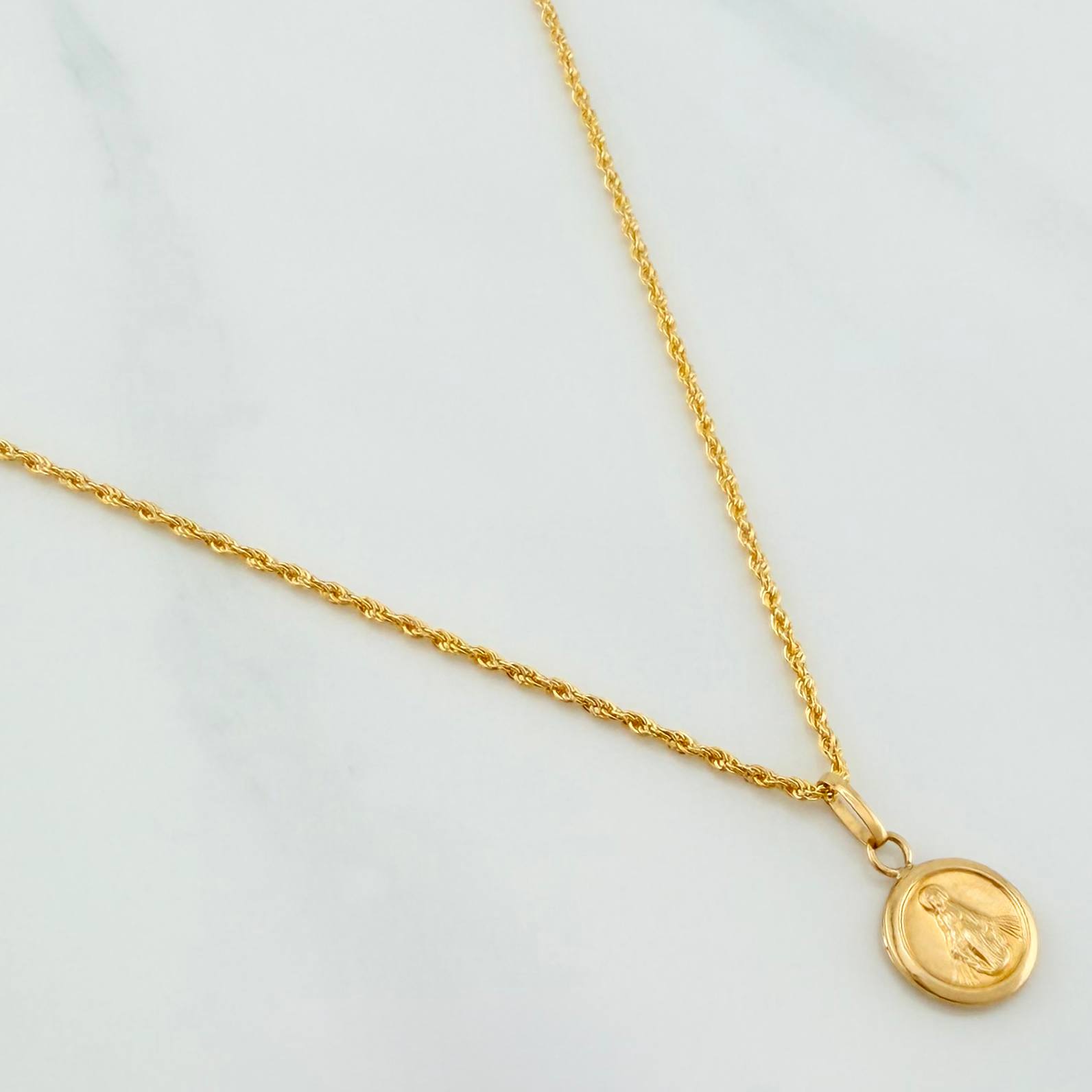 Rope Chain Set + Miraculous Virgin Pendant / 1.45gr / 19 3/4 in 18K Yellow Gold