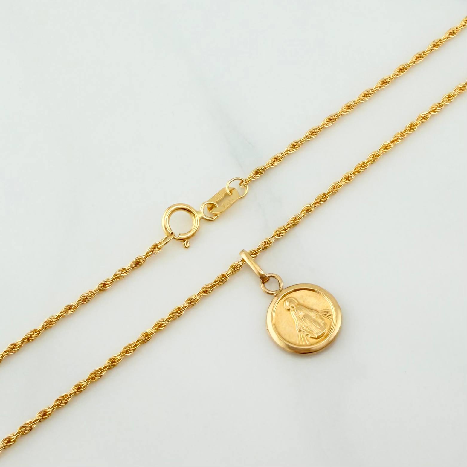 Rope Chain Set + Miraculous Virgin Pendant / 1.45gr / 19 3/4 in 18K Yellow Gold
