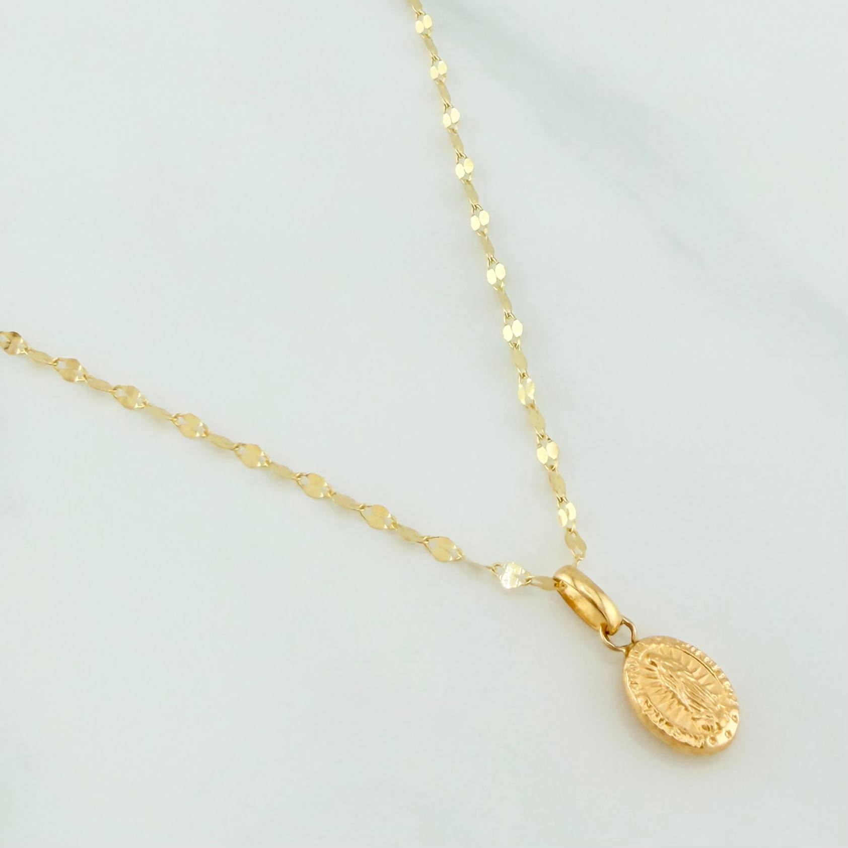 Set Mirror Flower Chain + Pendant Virgin of Guadalupe / 1.3gr / 17 3/4 in 18K Yellow Gold