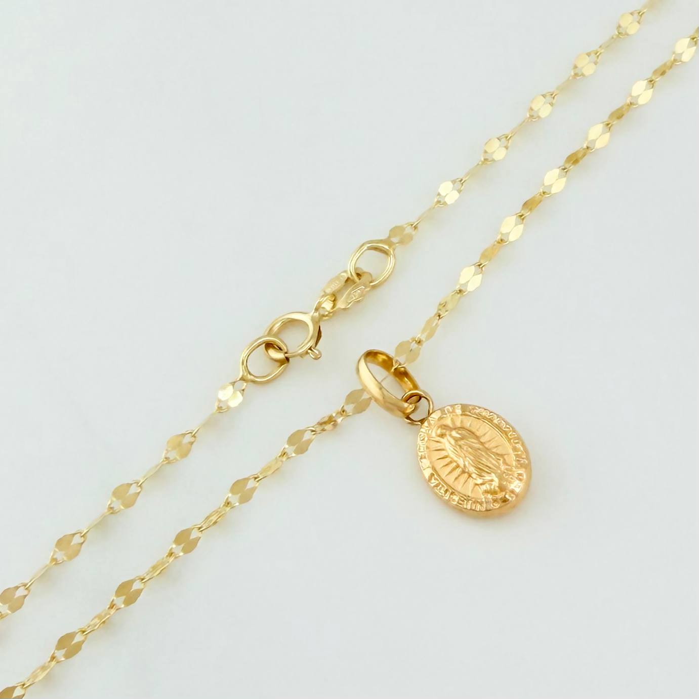 Set Mirror Flower Chain + Pendant Virgin of Guadalupe / 1.3gr / 17 3/4 in 18K Yellow Gold