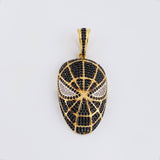 Pendant Hero in Black 9.5g / 1 3/4 in 18K Yellow Gold
