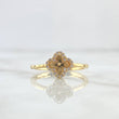 Anillo Trébol VCyA 2.25gr / T7 3/4 / 8mm Rayado - Circones Blancos Oro Amarillo 18K