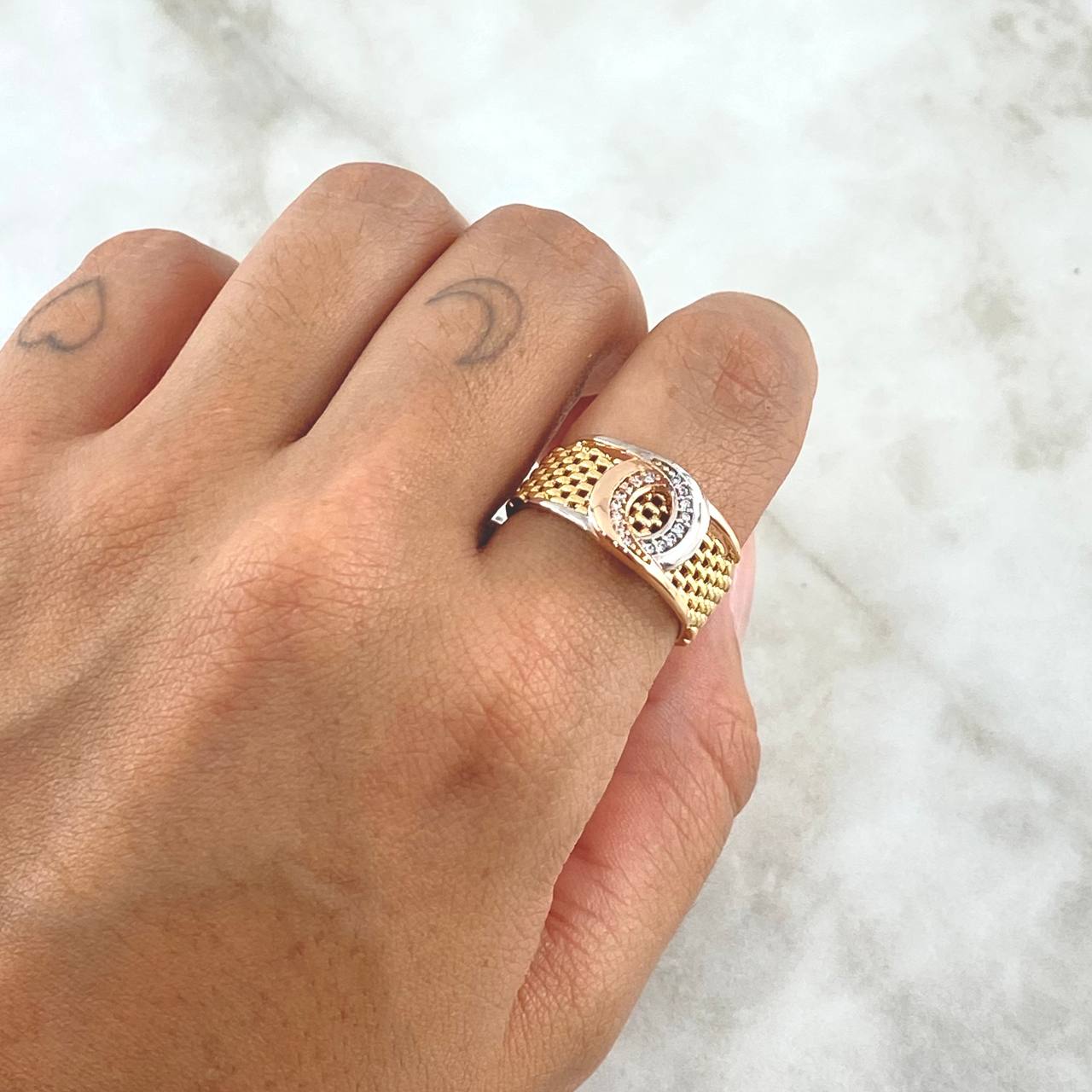 Filigree Moon Ring 4.7gr / Size 7 3/4 / White Zircons Three 18K Golds ©