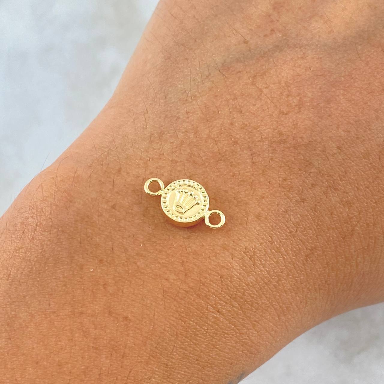 Charm Crown 0.4gr / 1/2 in / 18K Gold ©