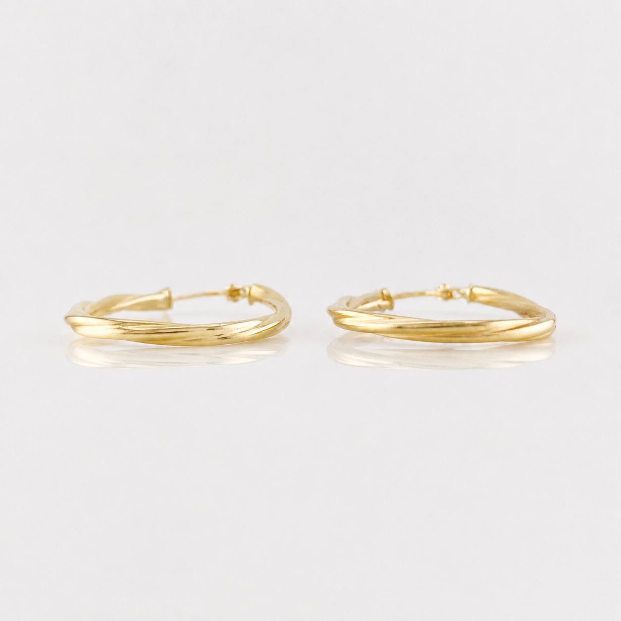 Hoop Earrings Arielle Oval 1.4g / 1 1/4 in 18K Yellow Gold