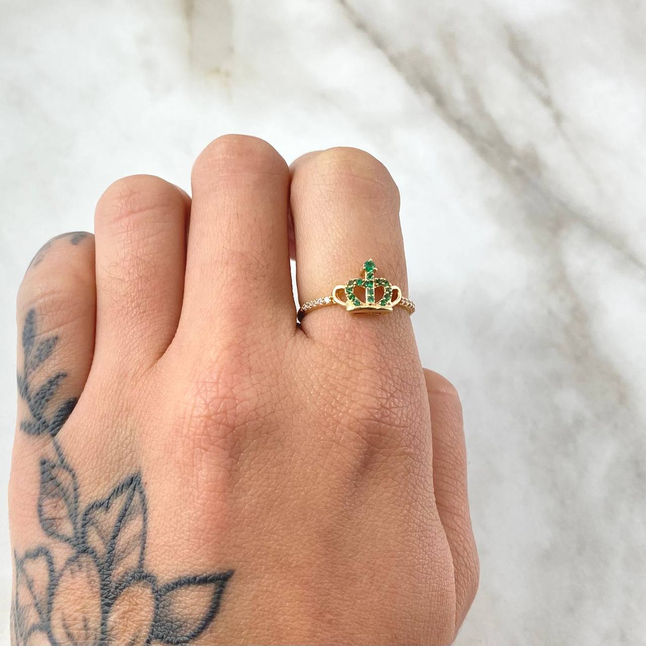 Crown Ring 1.45gr / Size 5 1/2 / 18K Gold