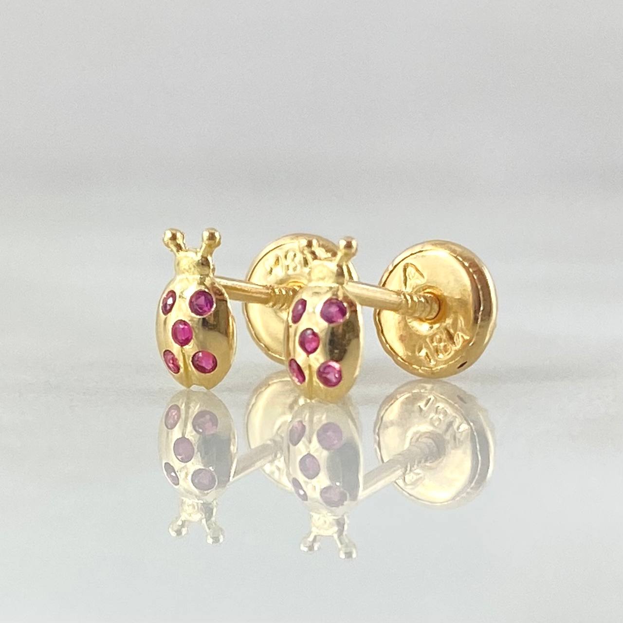 Ladybug Stud Earrings 0.65gr / 18K Yellow Gold