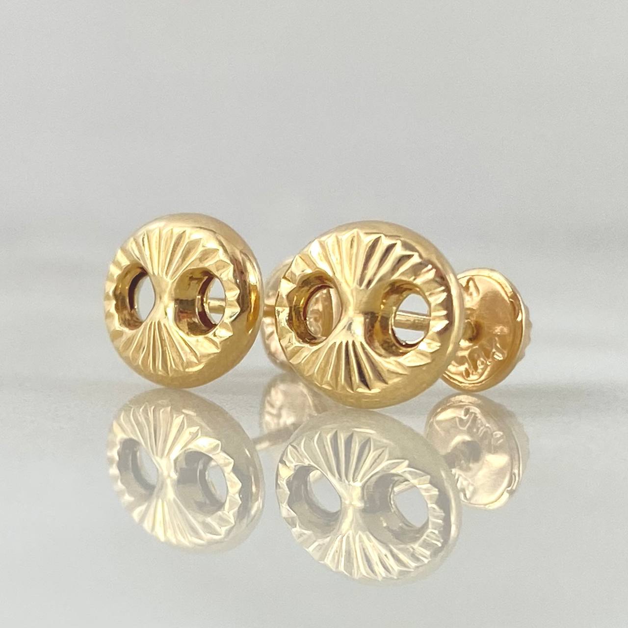 Stud Earrings GC 0.85gr / 18K Gold *