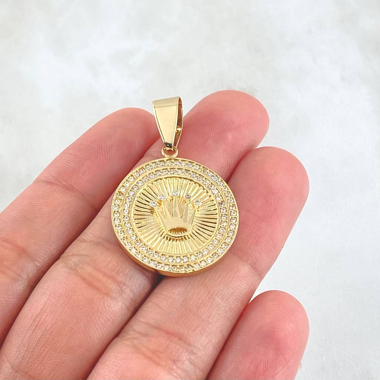 Circular Crown Plate Pendant 5.7gr / 3.5cm / 18K Gold