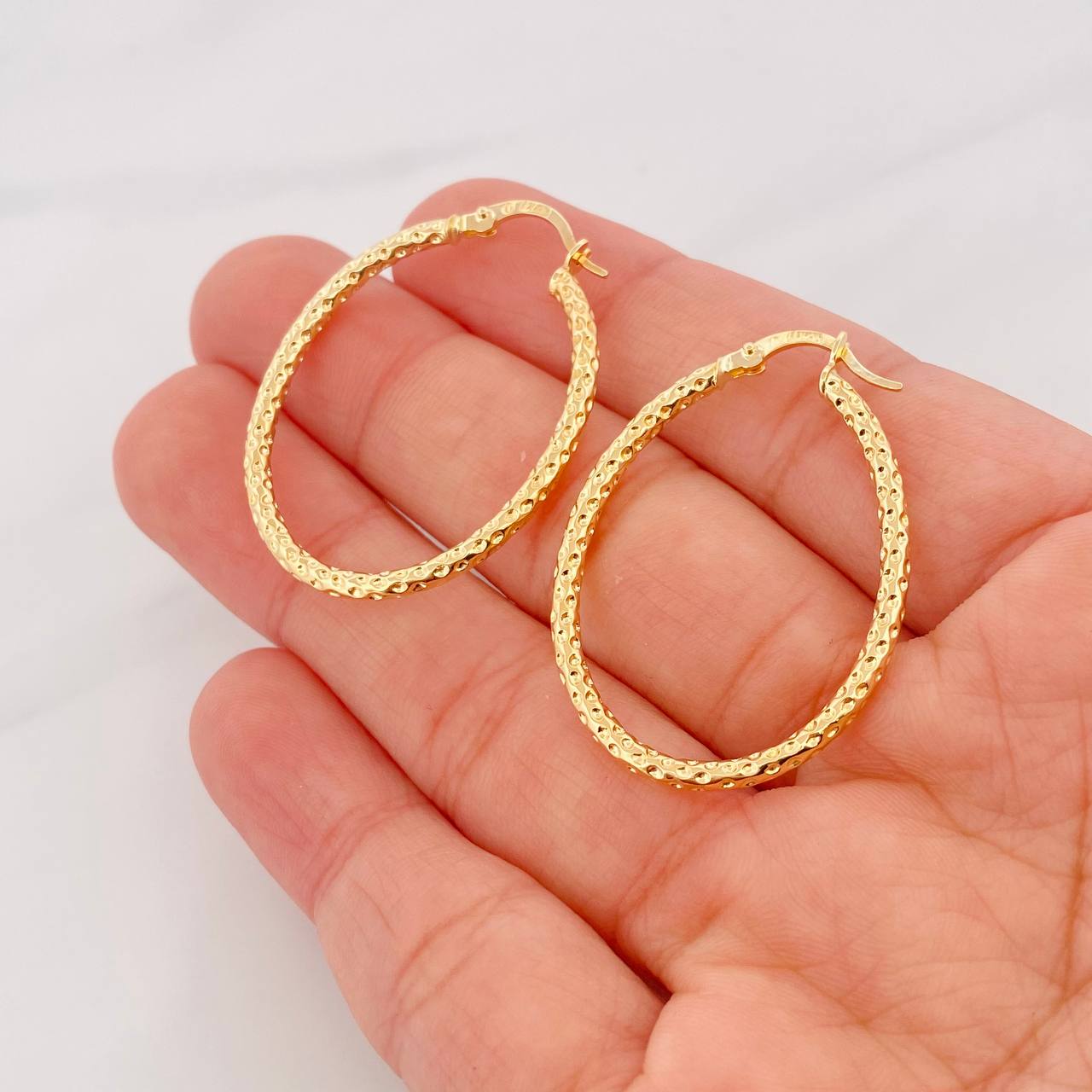 Hoop Earrings Tefi Oval 2.15g / 1 1/2 in 18K Yellow Gold
