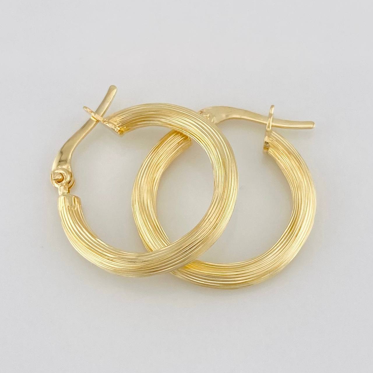 Hoop Earrings Cyrene 1.65g / 3/4 in 18K Yellow Gold