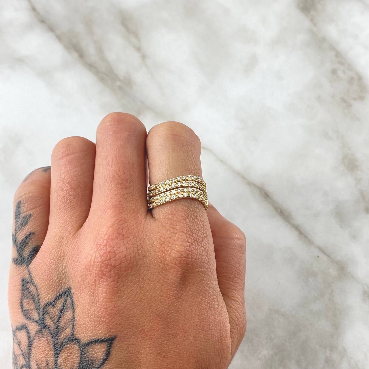 Curved Churumbela Ring 3.75gr / T6 1/2 / White Zirconia Yellow Gold 18K