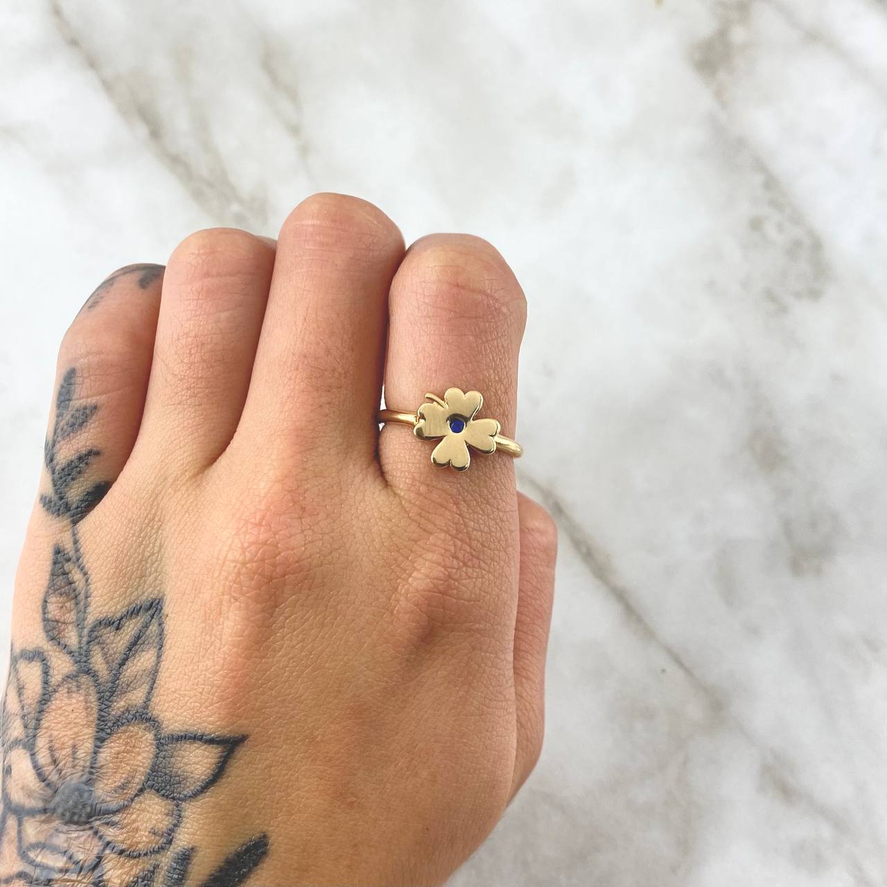 Anillo  Trebol Liso 2.1gr / T7 / Circon Azul Oro Amarillo 18K