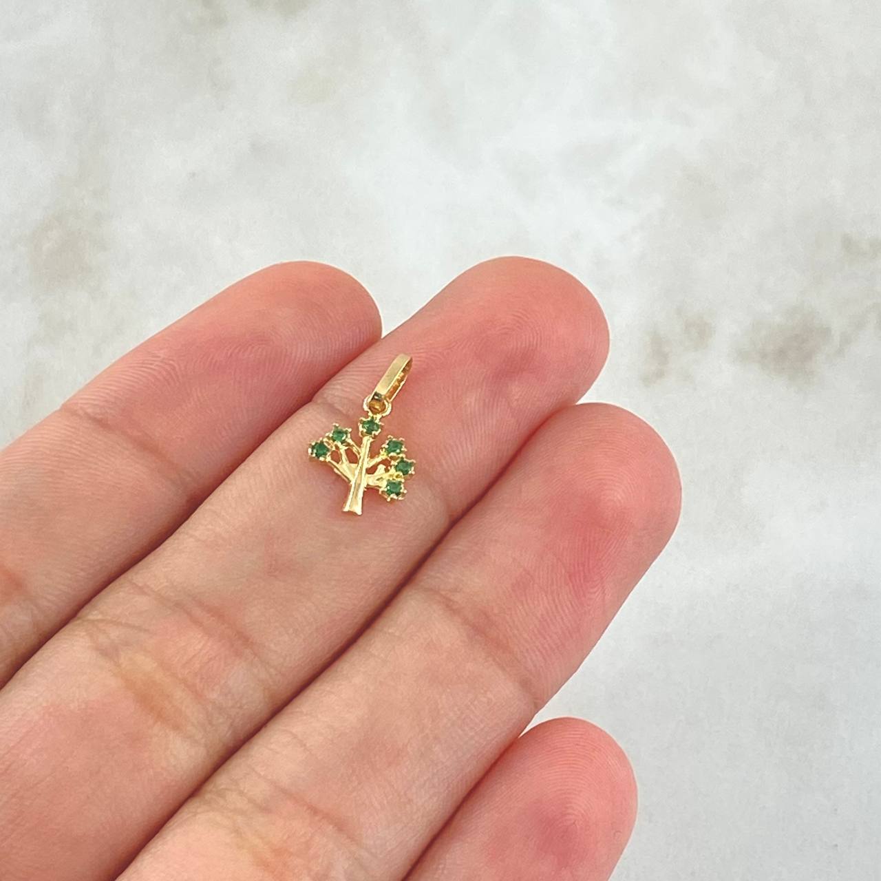 Dije Arbol 0.35gr / 1.4cm / Circones Verdes Oro Amarillo 18K ©