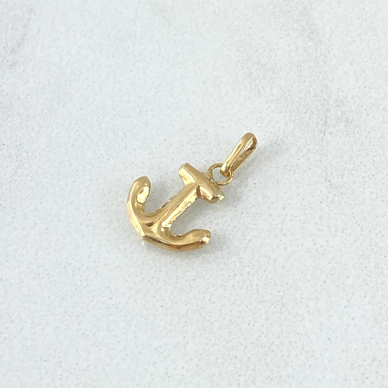 Dije Ancla 0.3gr / 1.5cm / Lisa Oro Amarillo 18K
