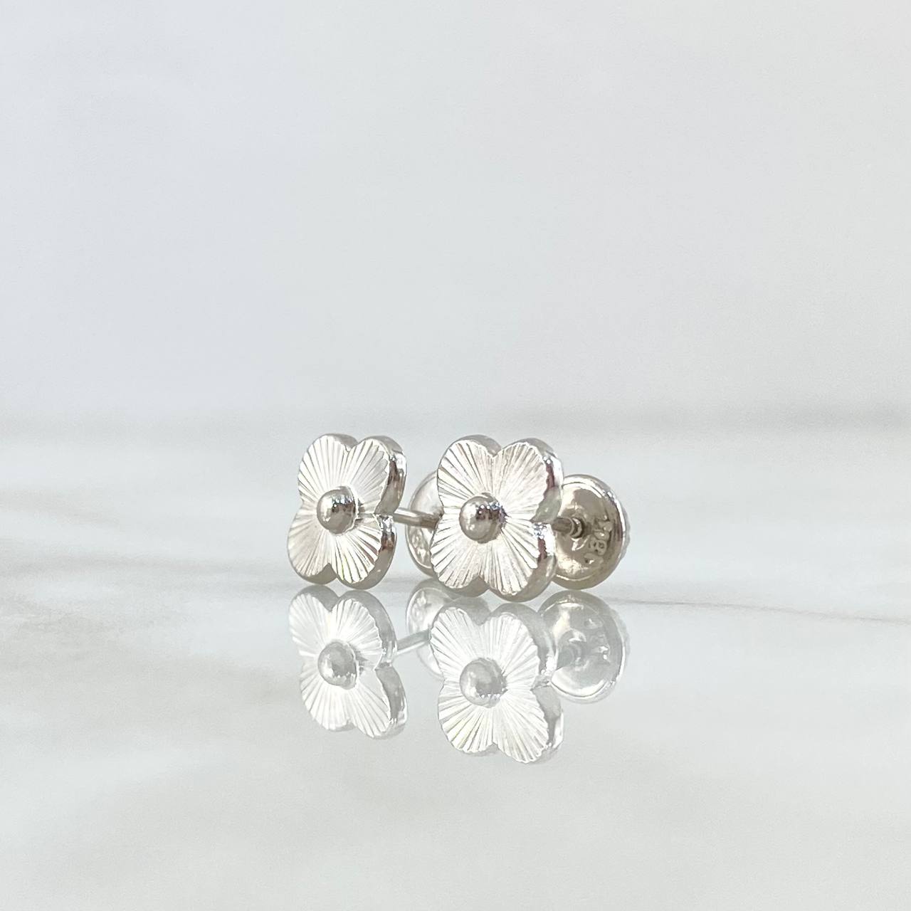 Stud Earrings Striped Flower 1gr / 8mm 18K White Gold *