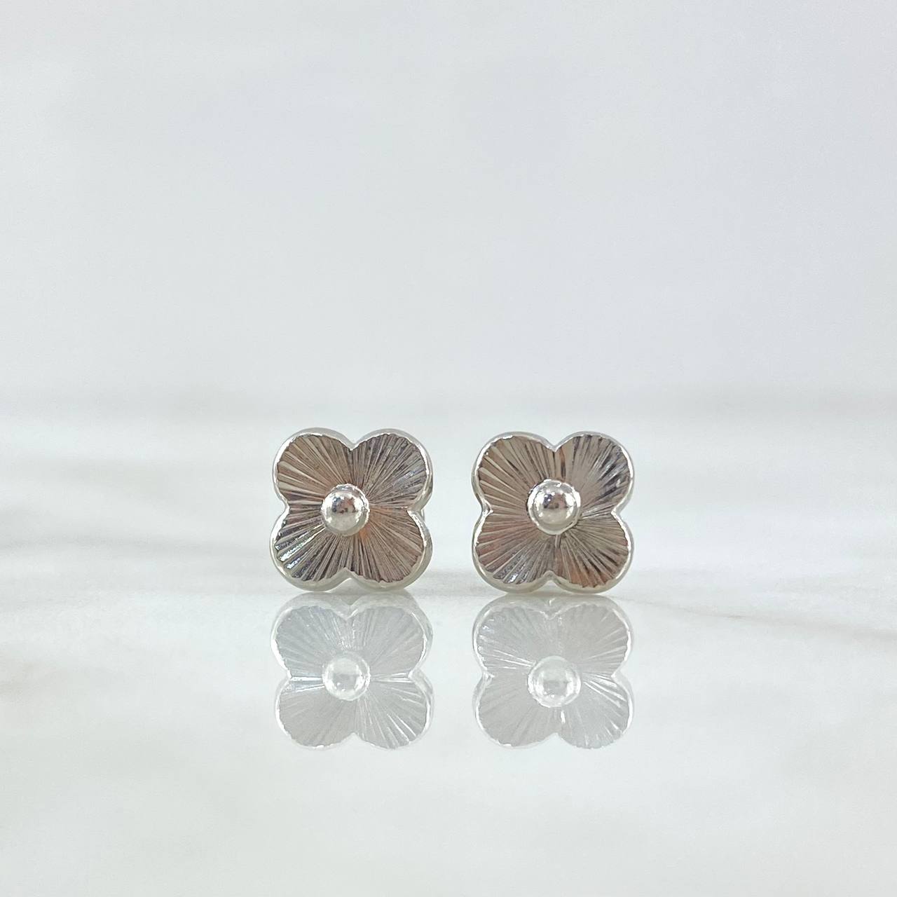 Topos Flor Rayada 0.95gr / 8mm Oro Blanco 18K