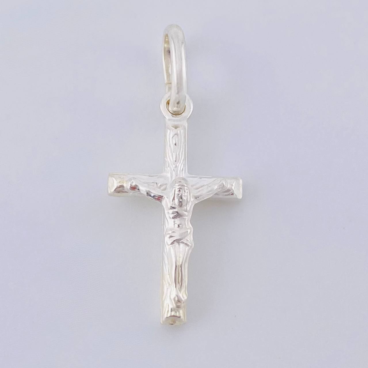 Dije Cruz Cristo 0.95 g / 1 in Plata 925