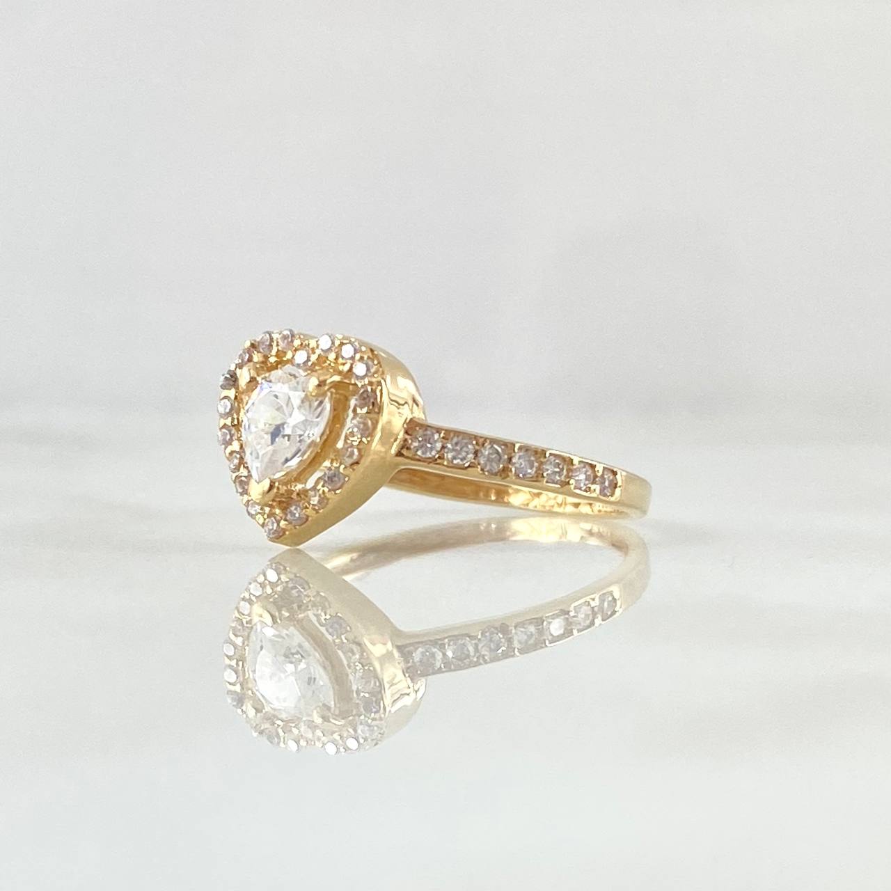 Halo Heart Ring 2.05g / T7 / White Zirconia Yellow Gold 18K