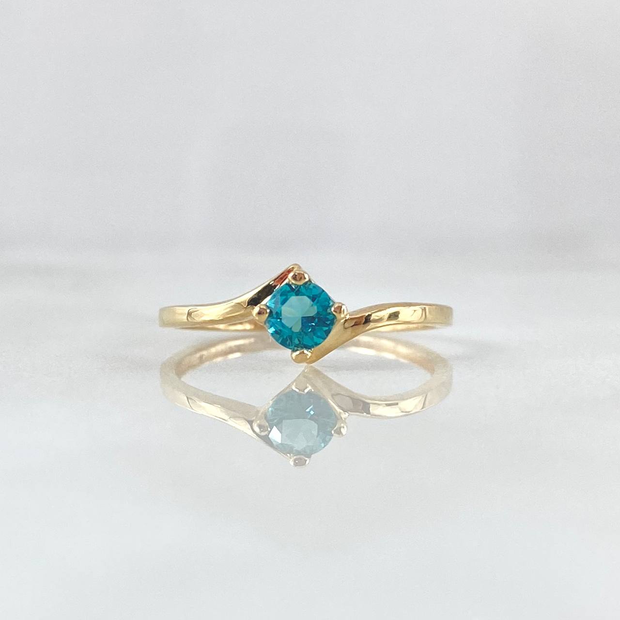 Anillo Solitario 1.2gr / T5 3/4 / Circon Azul Celeste Oro Amarillo 18K
