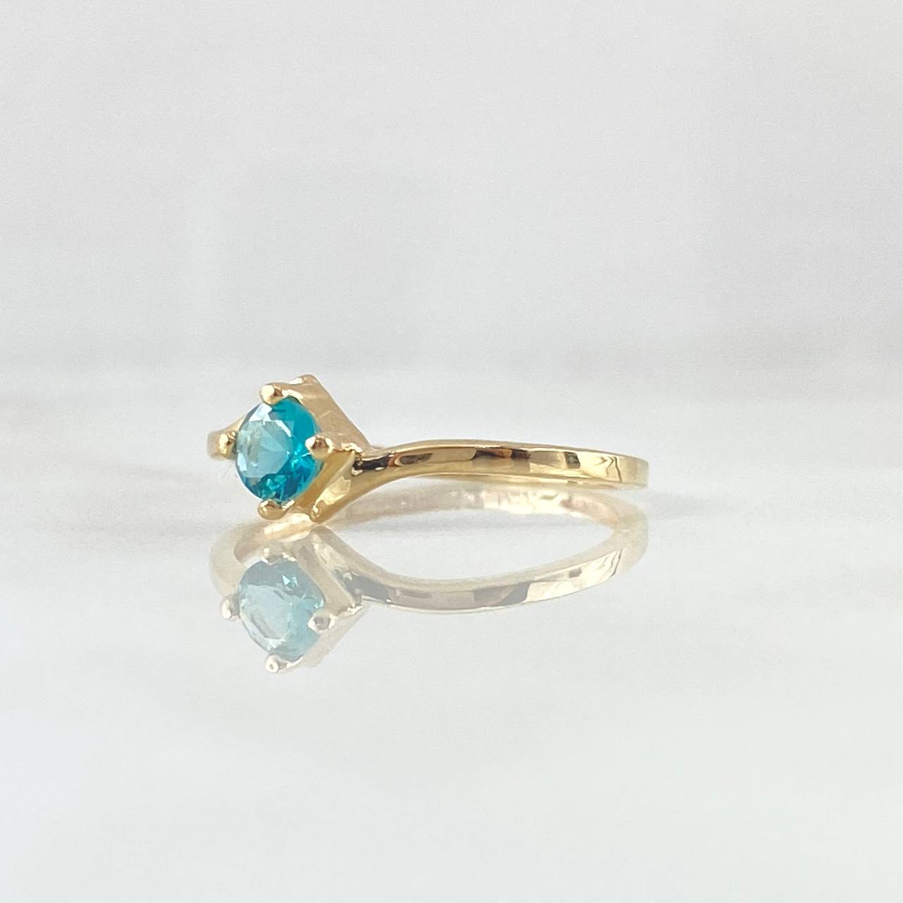 Anillo Solitario 1.2gr / T5 3/4 / Circon Azul Celeste Oro Amarillo 18K