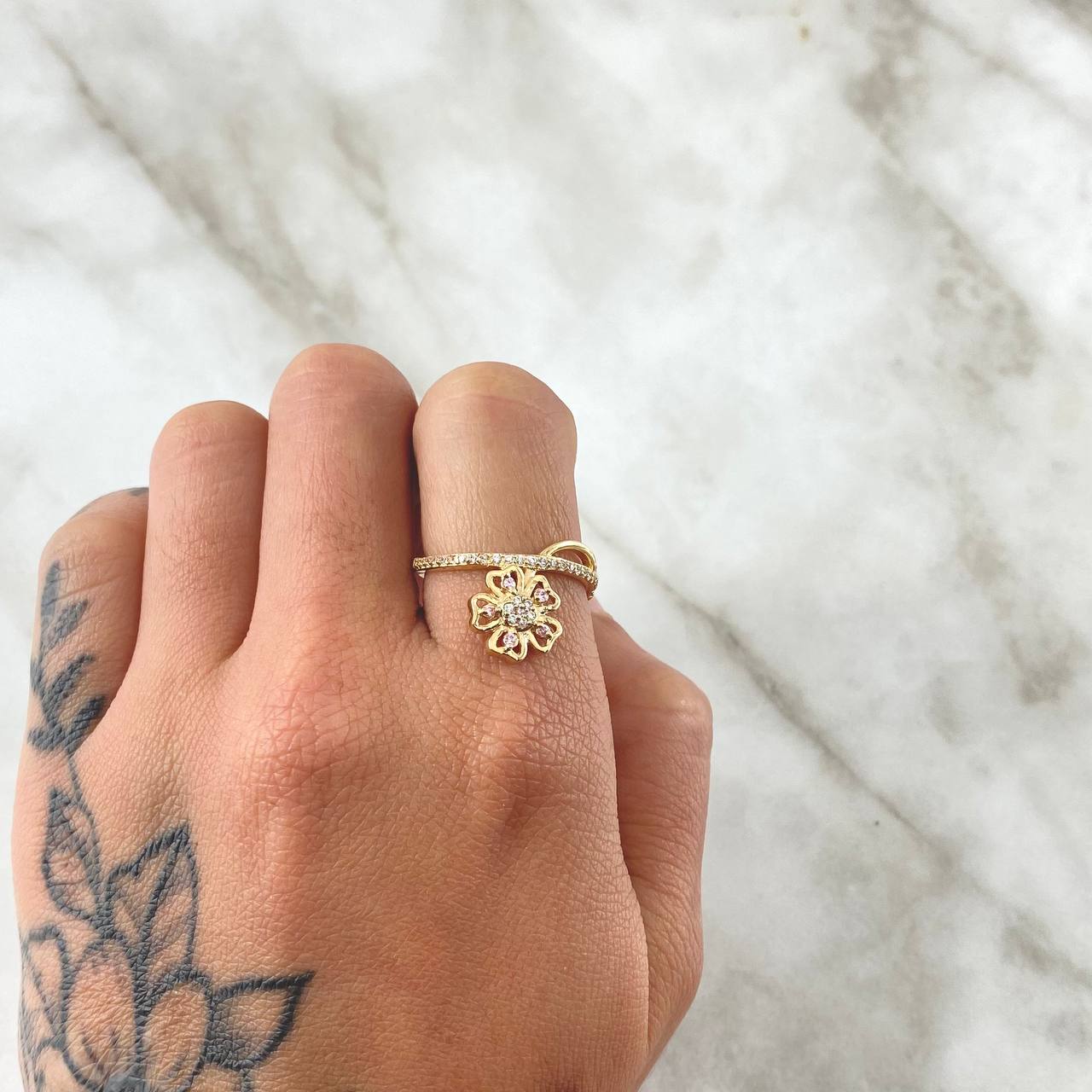 "Fleeting Flower Ring 2.95gr / T7 1/2 / White Pink Zirconia Yellow Gold 18K"