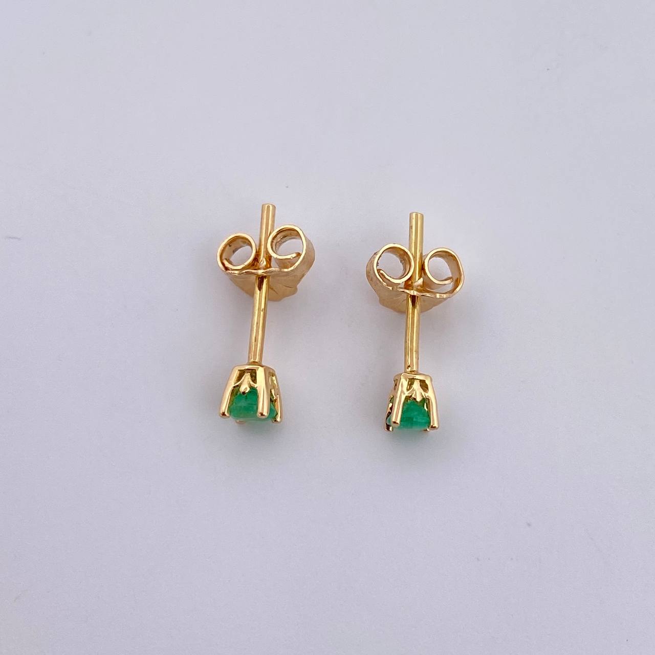 Stud Earrings Four Claws 0.9gr / Emerald 25 Pts 18K Yellow Gold (Jewel) &