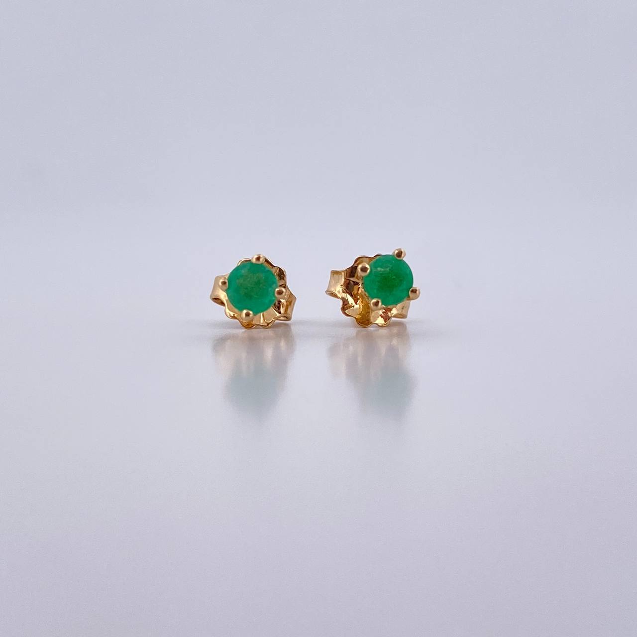Topos Cuatro Garras 1gr / Esmeralda 50 Pts Oro Amarillo 18K (Joya) &