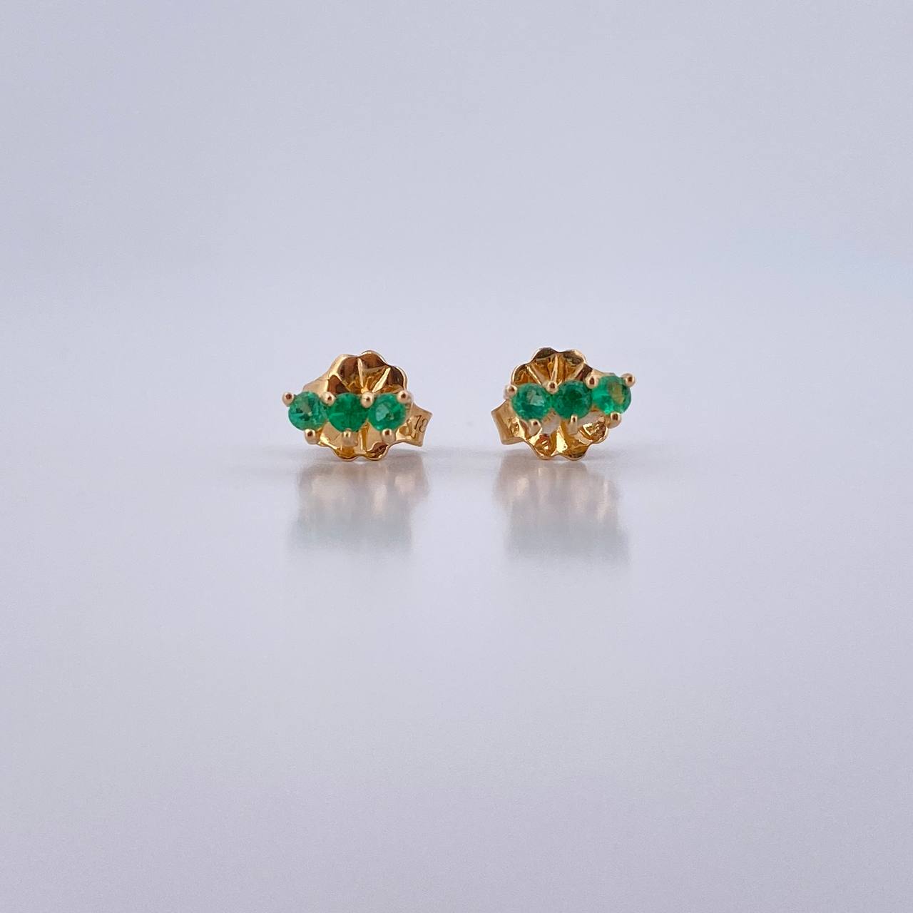 Topos Linea 0.75gr / Esmeralda 14 Pts Oro Amarillo 18K (Joya) &