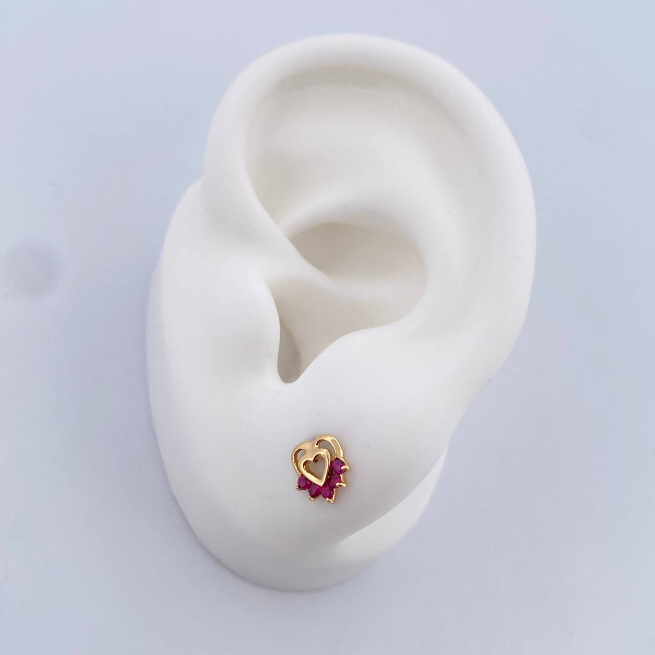 Topos Silueta Corazon Doble 0.95gr / Rubys 15 Pts Oro Amarillo 18K (Joya) &