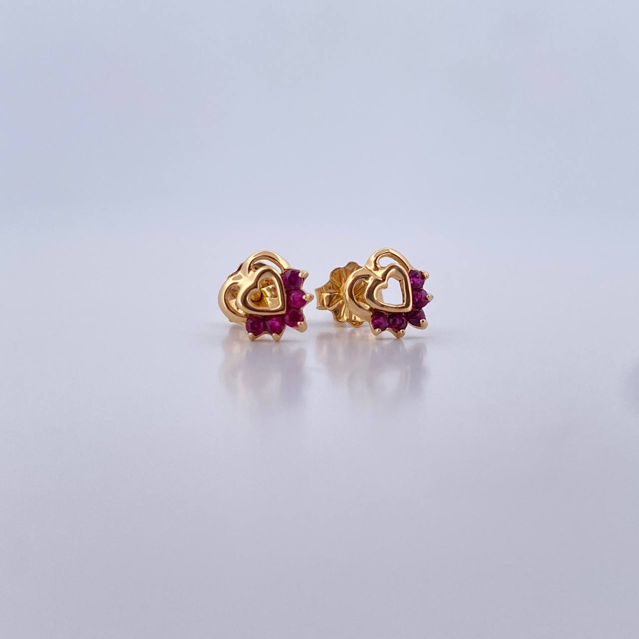 Topos Silueta Corazon Doble 0.95gr / Rubys 15 Pts Oro Amarillo 18K (Joya) &