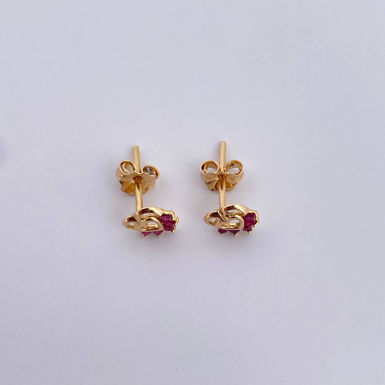 Topos Silueta Corazon Doble 0.95gr / Rubys 15 Pts Oro Amarillo 18K (Joya) &