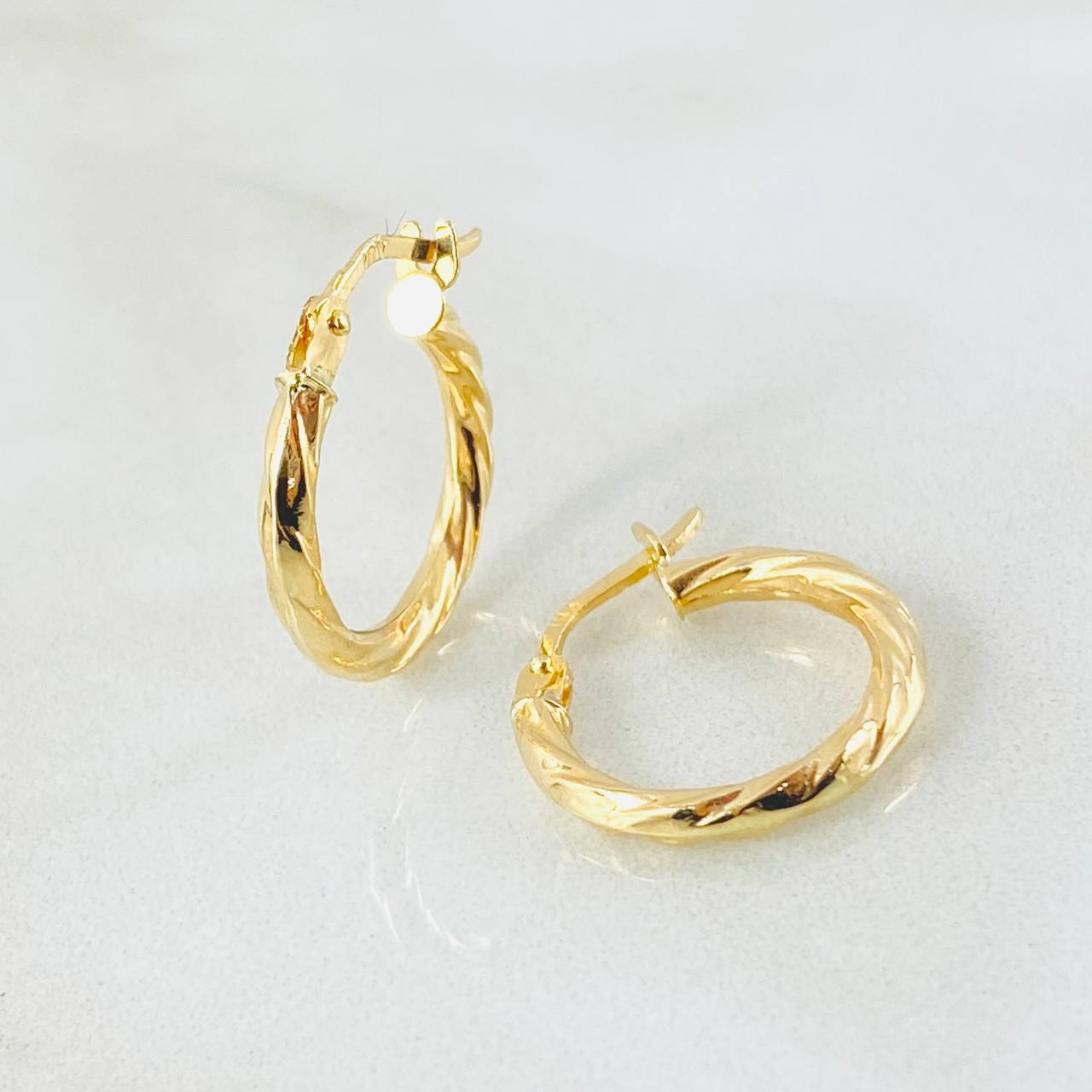 Hoop Earrings Mary 1.2gr / 3/4 in / Yellow Gold 18K