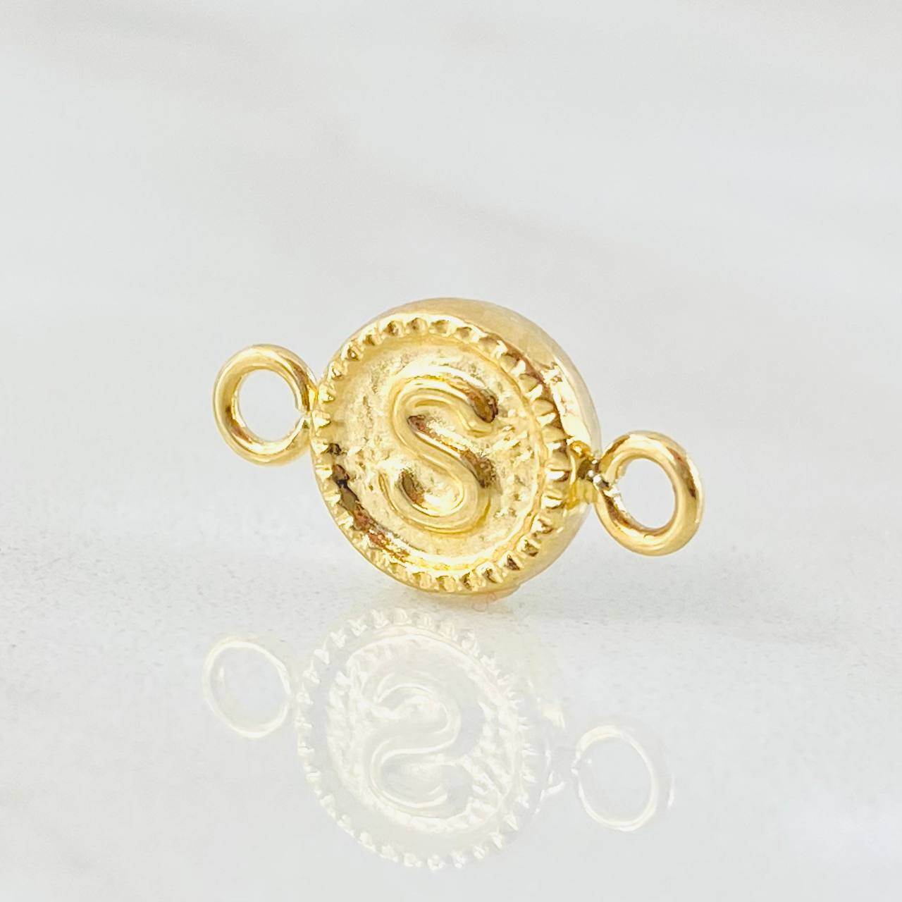 Herraje Letra S 0.45gr / 1/2 in / Oro Amarillo 18K